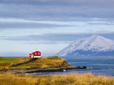 23 Beautiful Secluded Houses That Actually Exist