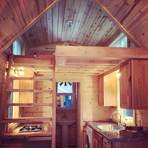 Step Inside This Colorful Tiny House And You Will Be Amazed At What You ...