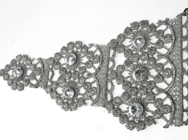 This Picture Tutorial Shows How To Make This Beautiful DIY Lace ...