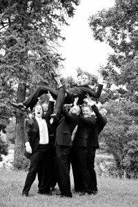 14 Ideas For Unforgettable Groom And Groomsmen Photos