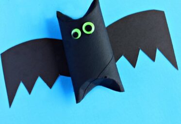 14 Horrifying Halloween Crafts For Kids