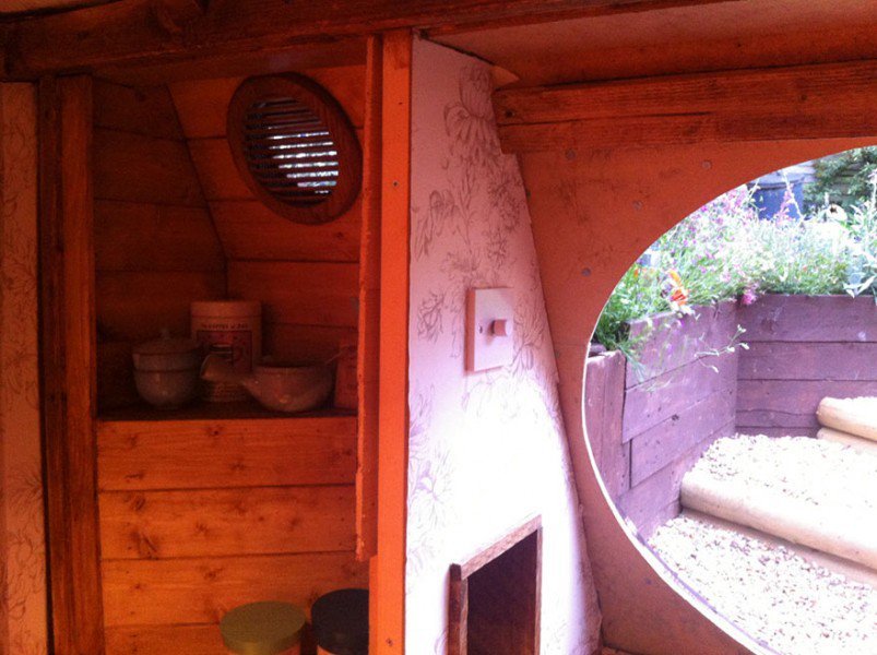 12 Images Showing An Awesome DIY Hobbit House Coming To Life