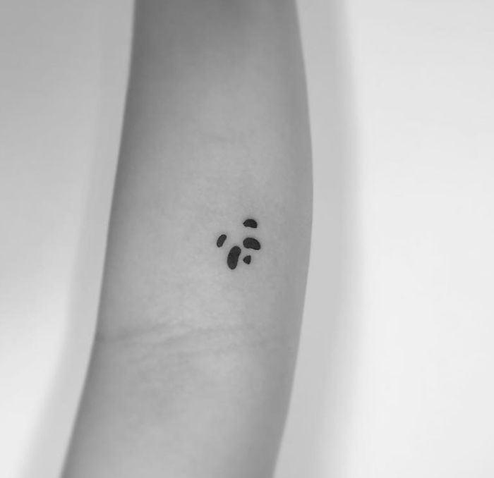 12 Adorable Minimalist Tattoos That Will Make You Want To 