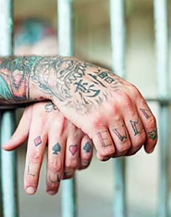 Philip Yarnell  Knuckle tattoos Chain tattoo Barbed wire tattoos