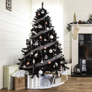 Black Christmas Trees Are Becoming More Popular And It's Easy To See Why