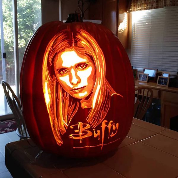 Artist Alex Wer Carves Detailed Images Into Pumpkins That Turn Out Super Cool 4099