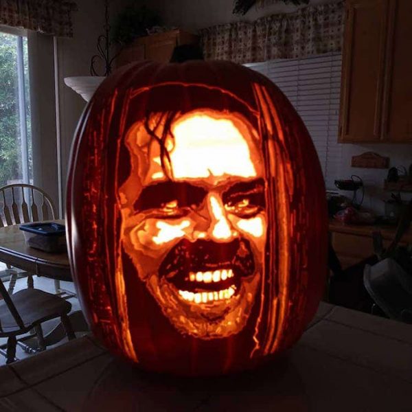 Artist Alex Wer Carves Detailed Images Into Pumpkins That Turn Out Super Cool 7526