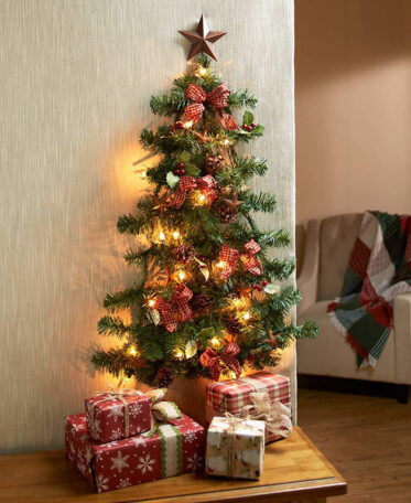 These Space-Saving Wall-Mounted Christmas Trees Are Perfect For Smaller ...