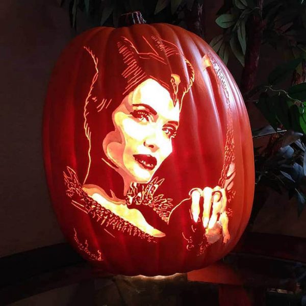 Artist Alex Wer Carves Detailed Images Into Pumpkins That Turn Out Super Cool 8698