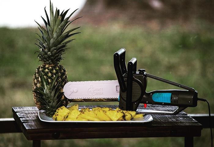 https://www.awesomeinventions.com/wp-content/uploads/2019/11/Chainsaw-Knife-for-Slicing-Pineapples.jpg