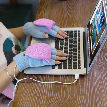 USB Heated Mittens Exist So Your Hands Don't Have To Suffer Through The ...