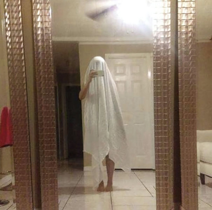 people-trying-to-sell-mirrors-ghost.jpg