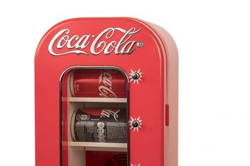 These Mini Vending Machines Are The Perfect Addition To Any Office Desk