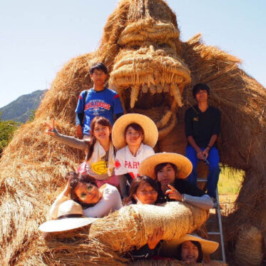 People Create Giant Straw Sculptures At Japan’s Annual Wara Art Festival