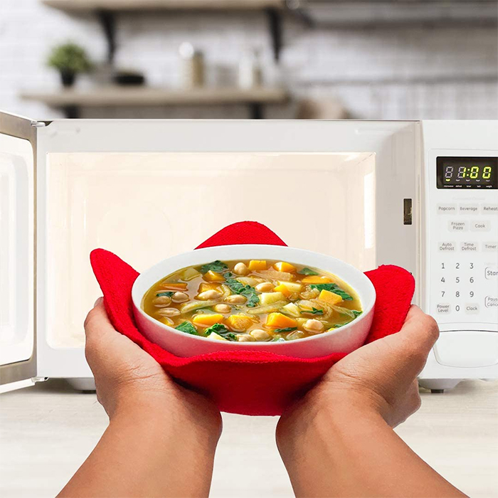 https://www.awesomeinventions.com/wp-content/uploads/2021/02/microwave-bowl-hugger-hand-protector.jpg