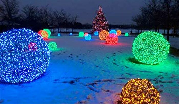 These DIY LED Christmas Balls Made From Chicken Wire Are A Must-Do ...