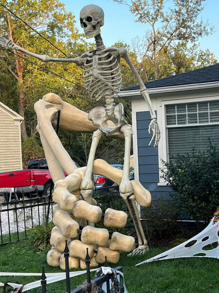 Man Creates Giant Skeleton That Looks Like It's Coming Out Of His Home ...