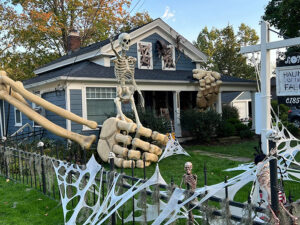 Man Creates Giant Skeleton That Looks Like It's Coming Out Of His Home ...